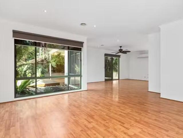 Just in! 6 Sunrise Court, Carrum Downs, VIC 3201 House for R.