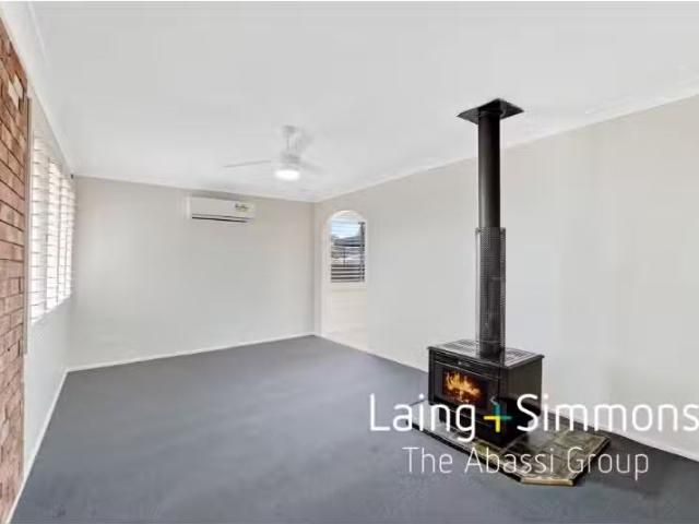 Just in! 6 Tarana Crescent, Dharruk House for rent Listed by.
