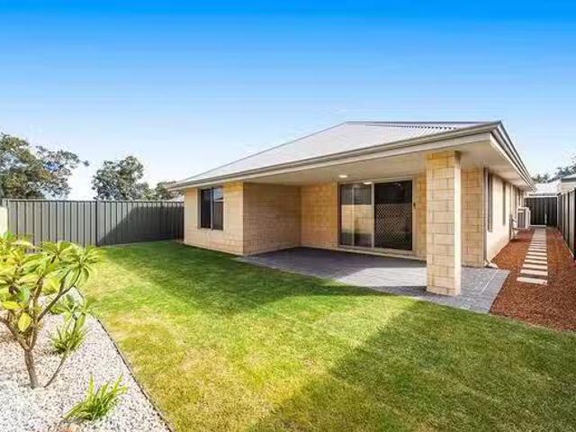 Nice 6 Tonalli Circuit, Lakelands, WA 6180
