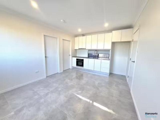 Deal! 73B Koomooloo Crescent, SHALVEY, NSW 2770 Studio for R.