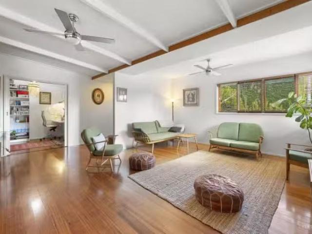 Cozy 70 Looker Road, Montmorency VIC 3094 House Auction
