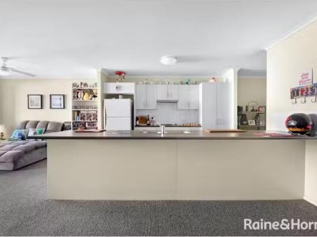 Nice 70 Peppermint Drive, WORRIGEE Townhouse for rent Listed.