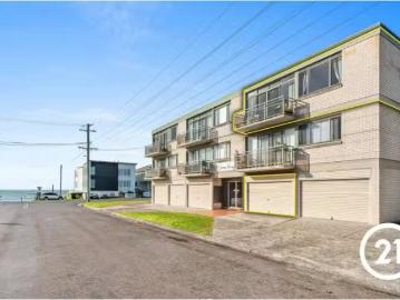 Charming 7/105 Ocean Parade, Blue Bay Apartment for rent List.