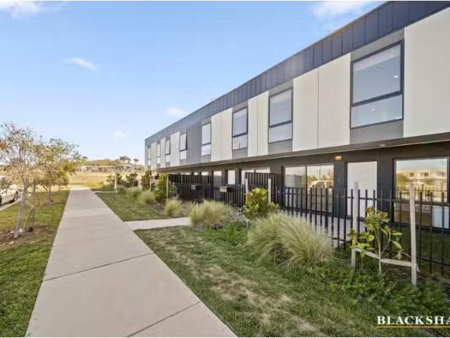 Unique 7/15 Mc Farlane Avenue, Googong Townhouse for rent Lis.