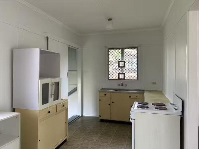 Charming 718 Hamilton Road, Chermside West QLD 4032