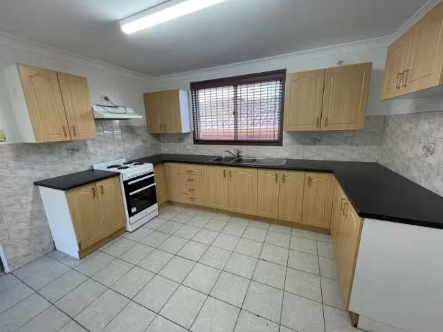 Nice 71 Aplin Road, BONNYRIGG HEIGHTS House for rent Listed b.