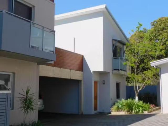 Just in! 7/1 Park Road, Nedlands, WA 6009