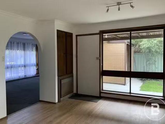 Nice 72 Grandview Grove, Wendouree, VIC 3355