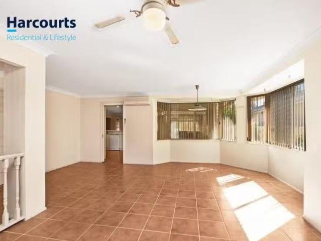 Charming 75 Dehavilland Circuit, HAMLYN TERRACE, NSW 2259 Ho.