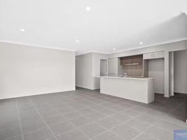 Cozy 76 Dysart Drive, Holmview, QLD 4207