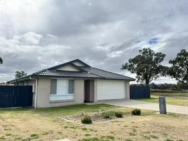 For Rent! 76 Maynes Street, Rosenthal Heights, QLD 4370