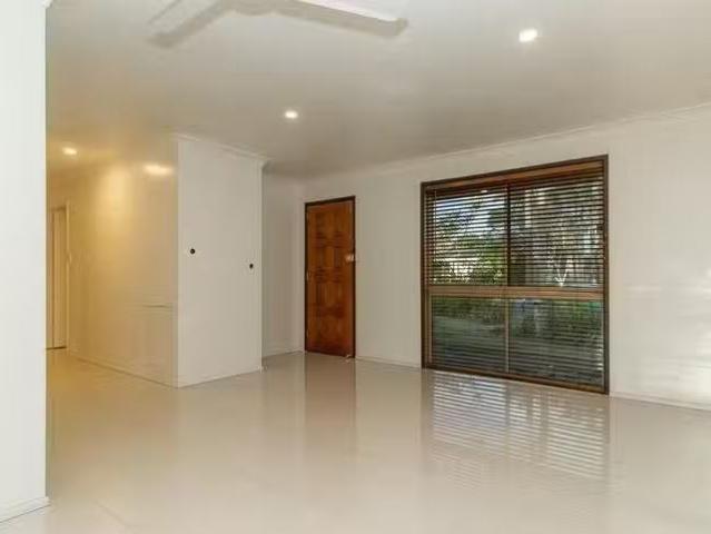 Nice 76 Owens Crescent, Regents Park, QLD 4118