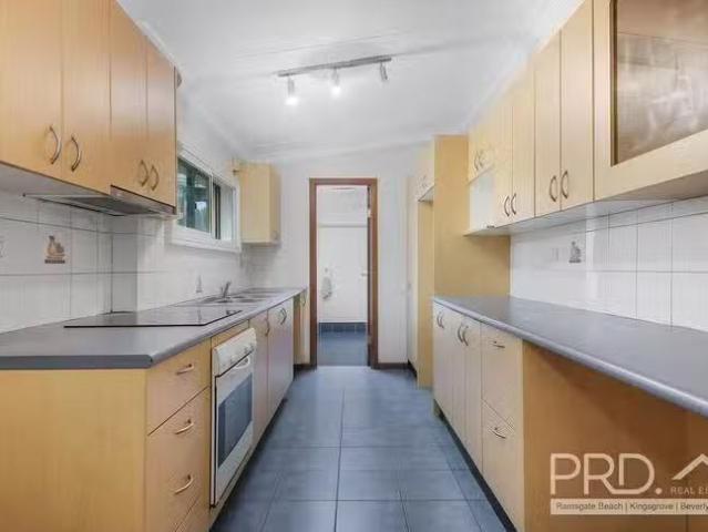 Charming 76 Sutherland Street, St Peters, NSW 2044