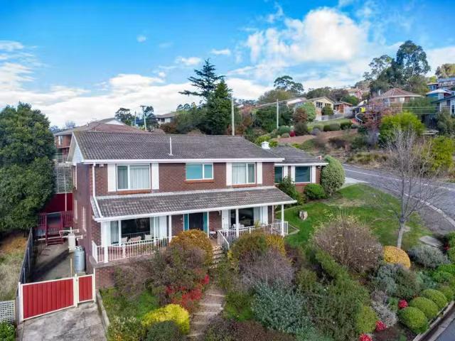 Nice 78 Riverside Drive, RIVERSIDE, TAS 7250 House for Rent