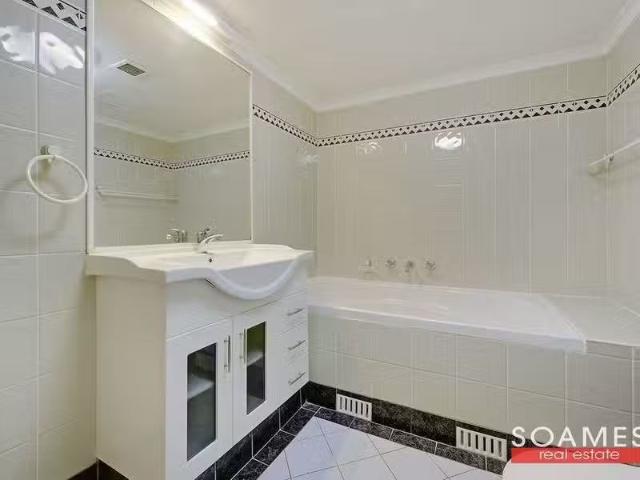 For Rent! 79/208 Pacific Highway, Hornsby Apartment for rent.