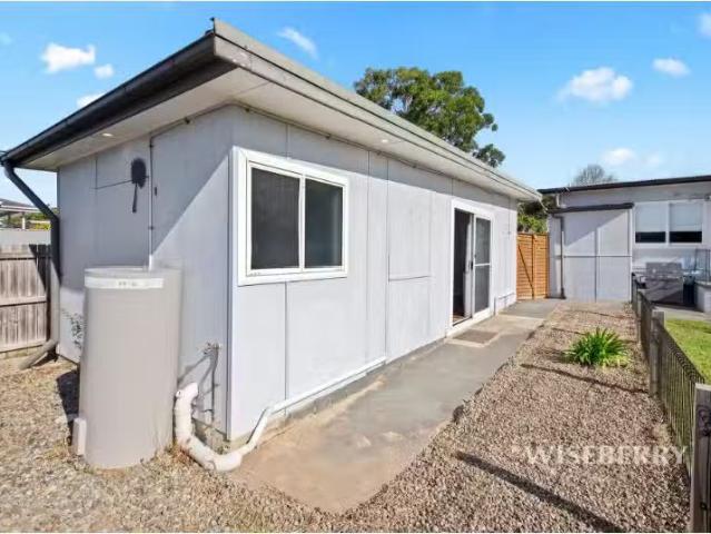 For Rent! 79a Ocean View Rd, Gorokan House for rent Listed by.