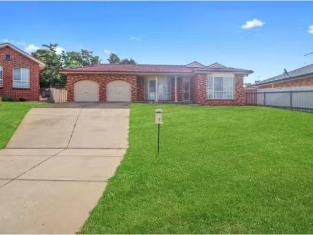 Nice 7 Minya Place, Glenfield Park House for rent Listed by P.
