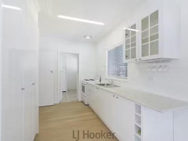 Charming 7 Bangalla Street, Belmont North, NSW 2280