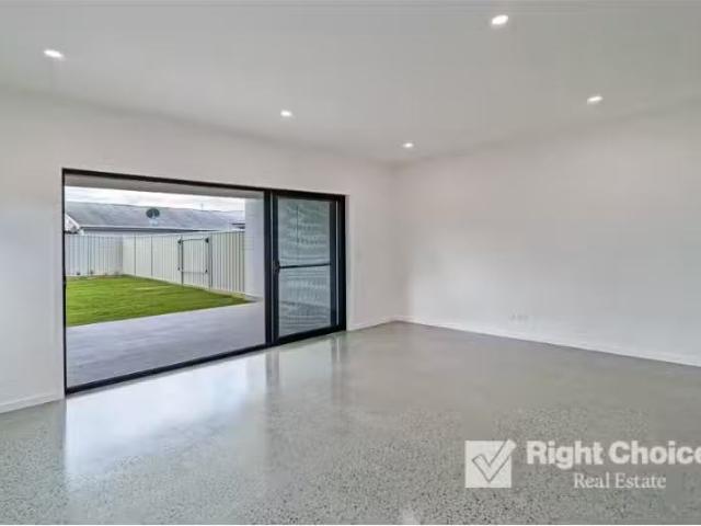 Nice 7 Barrack Avenue, Barrack Heights Townhouse for rent Lis.