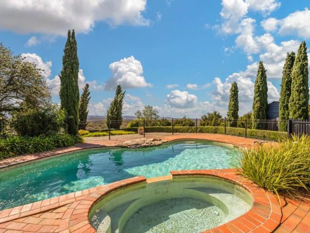 For Rent 7 Bedroom House Coimadai VIC DS102773044
