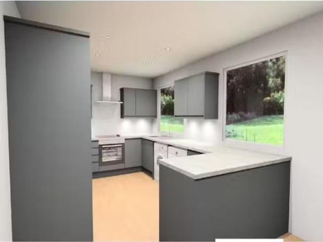 Cozy 7 bedroom semi detached house for rent in Norwich Drive.