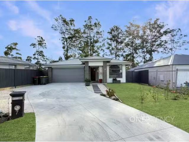 Cheap 7 Corymbia Loop, Wauchope House for rent Listed by Tim.