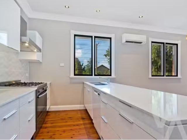 Unique 7 James Street, Merewether House for rent Listed by Ka.