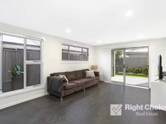 Charming 7 Pasture Way, Calderwood House for rent Listed by R.