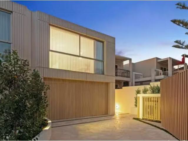 Charming 7a Portland Street, Dover Heights Townhouse for rent.