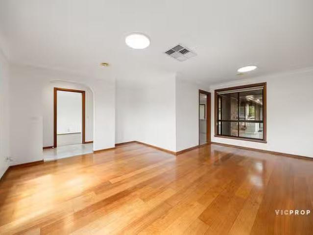 Deal! 83 Birchwood Boulevard, Hoppers Crossing, VIC 3029