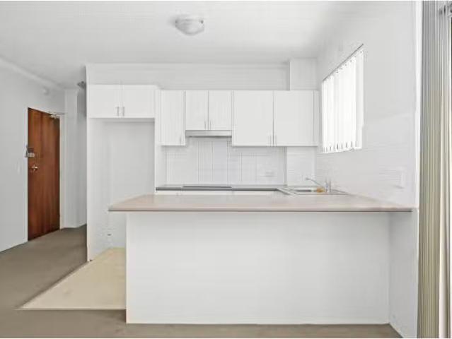Nice 8/12 14 Harvard Street, Gladesville Apartment for rent L.