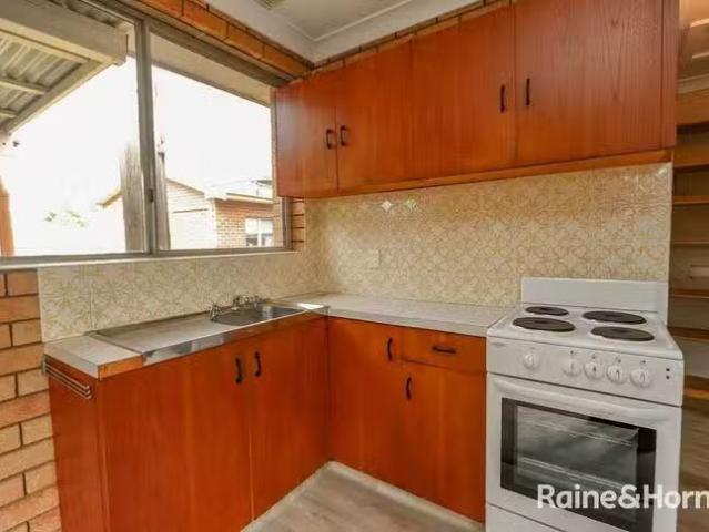 Deal! 8/171 173 Stewart Street, Bathurst, NSW 2795