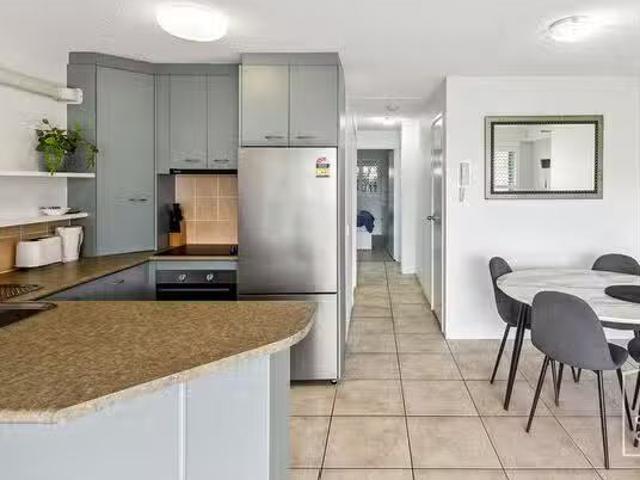 Charming 8/18 Mahia Terrace, Kings Beach, QLD 4551