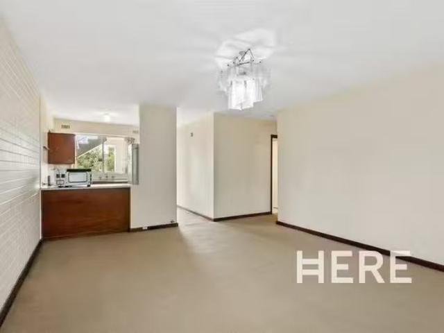 Cozy 8/25 The Avenue, Crawley, WA 6009