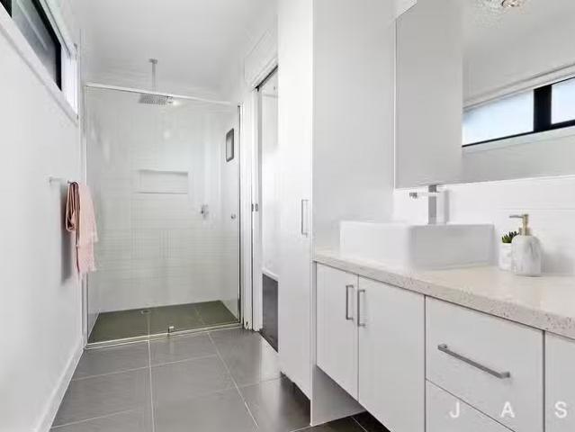 Rental! 87 Graham Street, Newport, VIC 3015