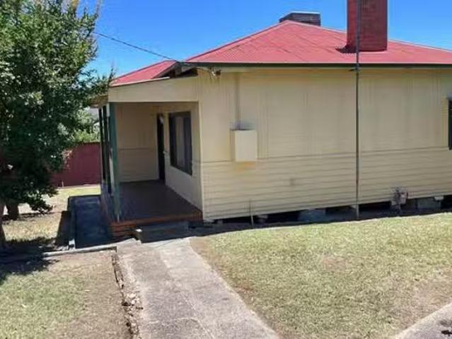 Deal! 844 Padman Drive, West Albury, NSW 2640