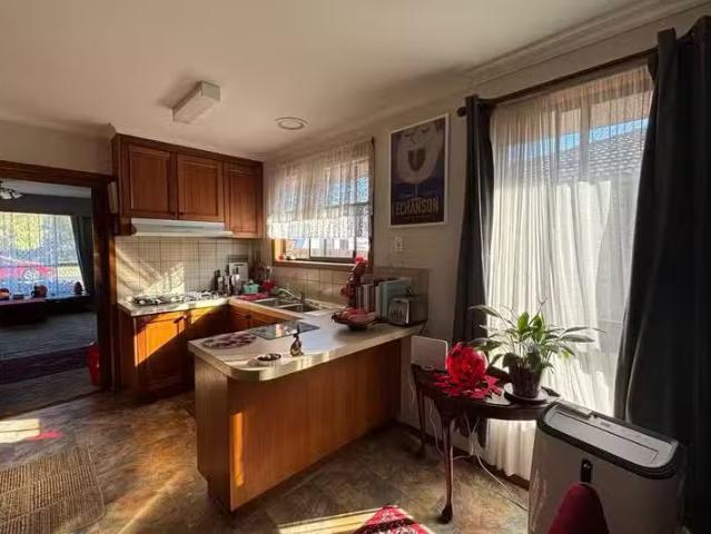 Charming 84 Kansas Avenue, Bell Post Hill, VIC 3215 House fo.