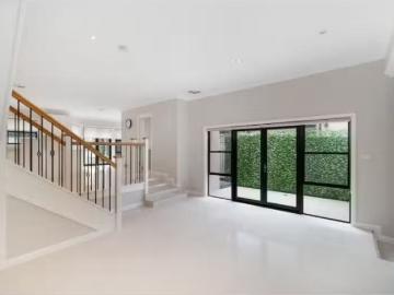 Cozy 855 Henry Lawson Drive, Picnic Point Townhouse for rent.