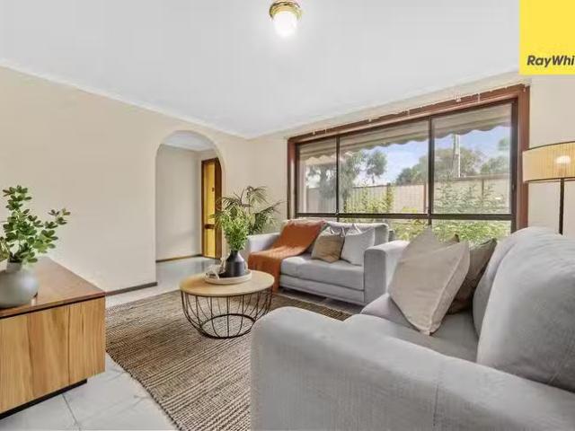 Cozy 85 Centenary Avenue, Melton, VIC 3337