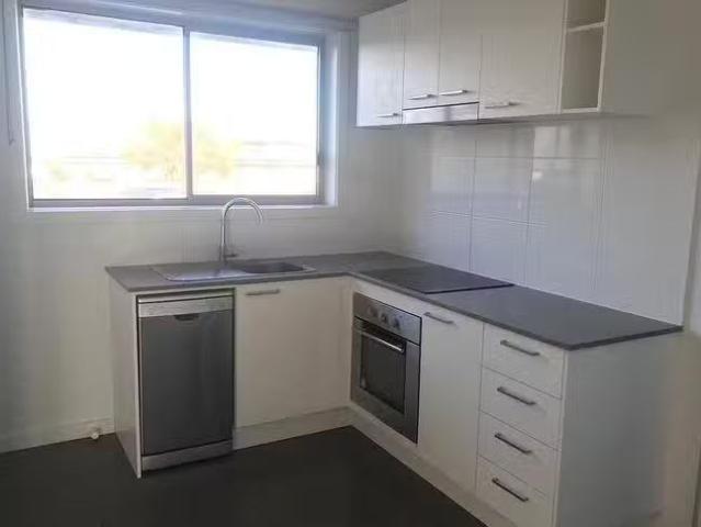 Deal! 8/66 Simmons Drive, Seaholme, VIC 3018