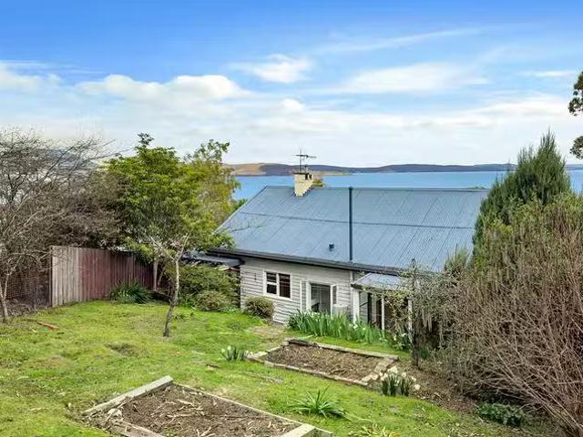 Nice 883 Sandy Bay Road, Sandy Bay, TAS 7005