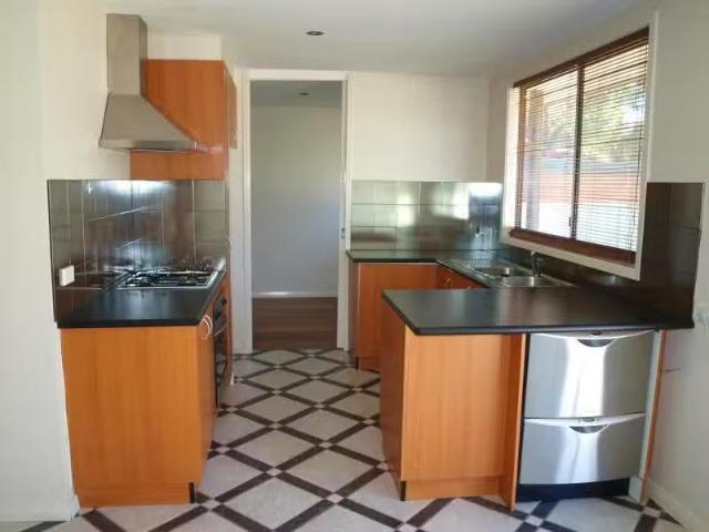 Rental! 8 Mc Quade Close, CHARNWOOD House for rent Listed by.