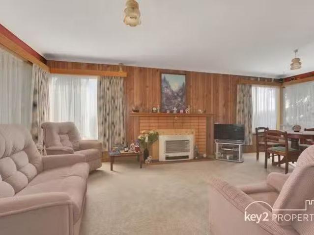 Cozy 8 Burrows Street, Prospect Vale, TAS 7250