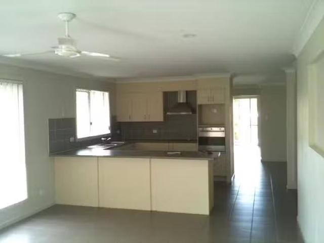 Rental! 8 Blueberry Ash Court, Boronia Heights, QLD 4124