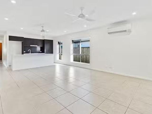 Unique 8 Bourke Crescent, Nudgee, QLD 4014