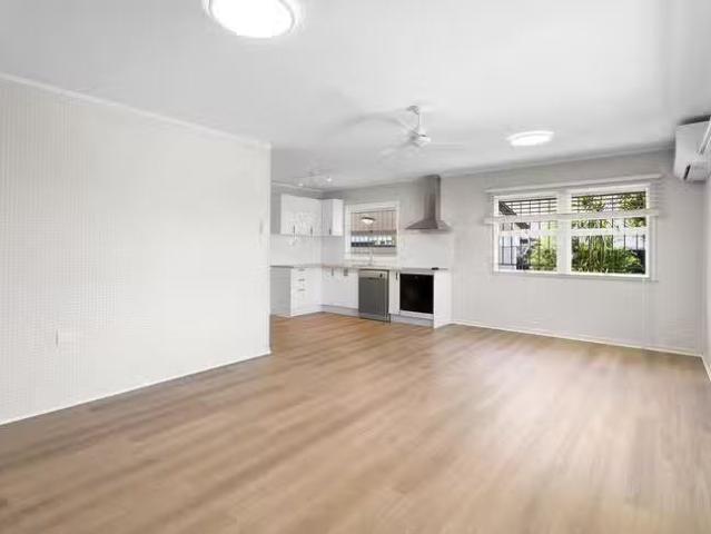 Charming 8 Caroline Street, Woody Point, QLD 4019
