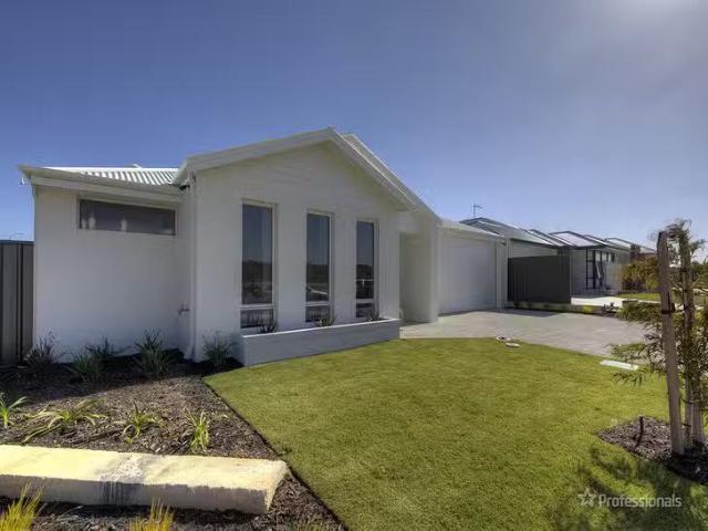 Deal! 8 Carrai Way, Yanchep, WA 6035