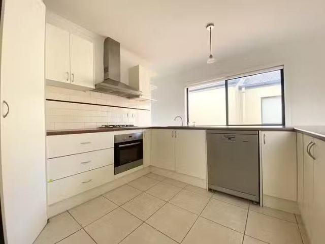 For Rent! 8 Desna Place, Roxburgh Park, VIC 3064