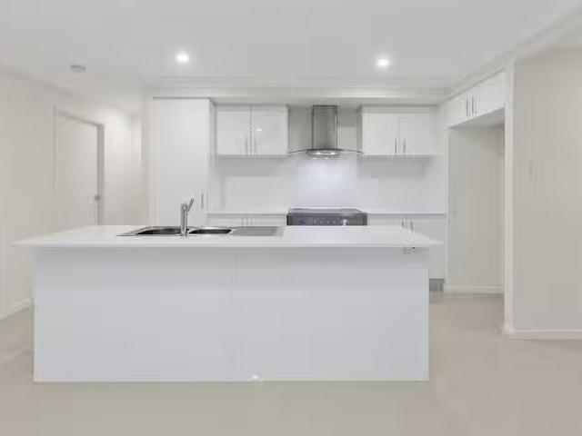 Cozy 8 Fuji Street, White Rock, QLD 4306