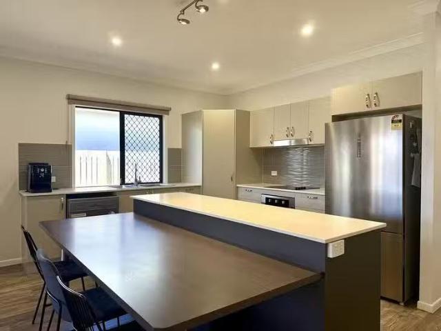 Cozy 8 Friday Avenue, Burdell, QLD 4818